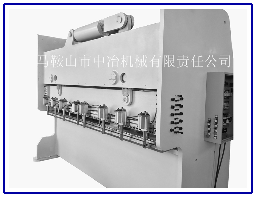 Hydraulic combination punching fixture